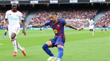 رافينها يقود برشلونة لفوز عريض بتسجيله الهاتريك في مرمى إشبيلية بأربعة أهداف